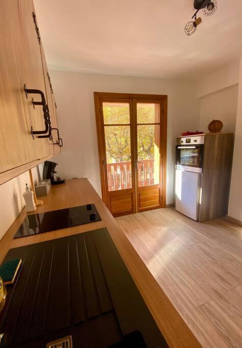Charmant Appartement Renove Au Coeur Du Village Saint-Martin-Vesubie Exterior photo